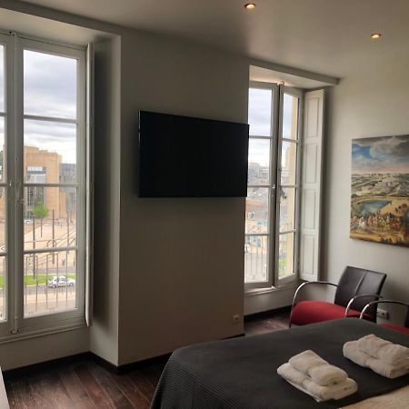 Le Doyenne - Entree Autonome - Hypercentre Bed & Breakfast Le Mans Exterior photo