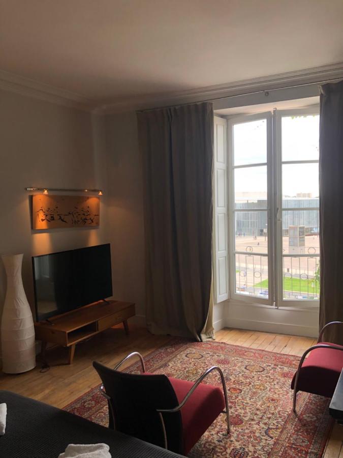 Le Doyenne - Entree Autonome - Hypercentre Bed & Breakfast Le Mans Exterior photo