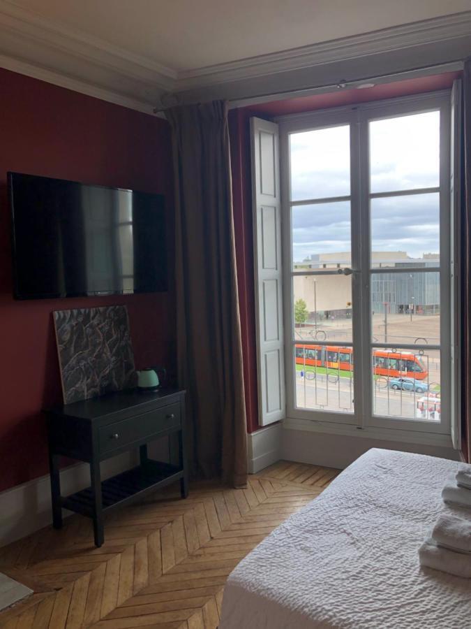 Le Doyenne - Entree Autonome - Hypercentre Bed & Breakfast Le Mans Exterior photo