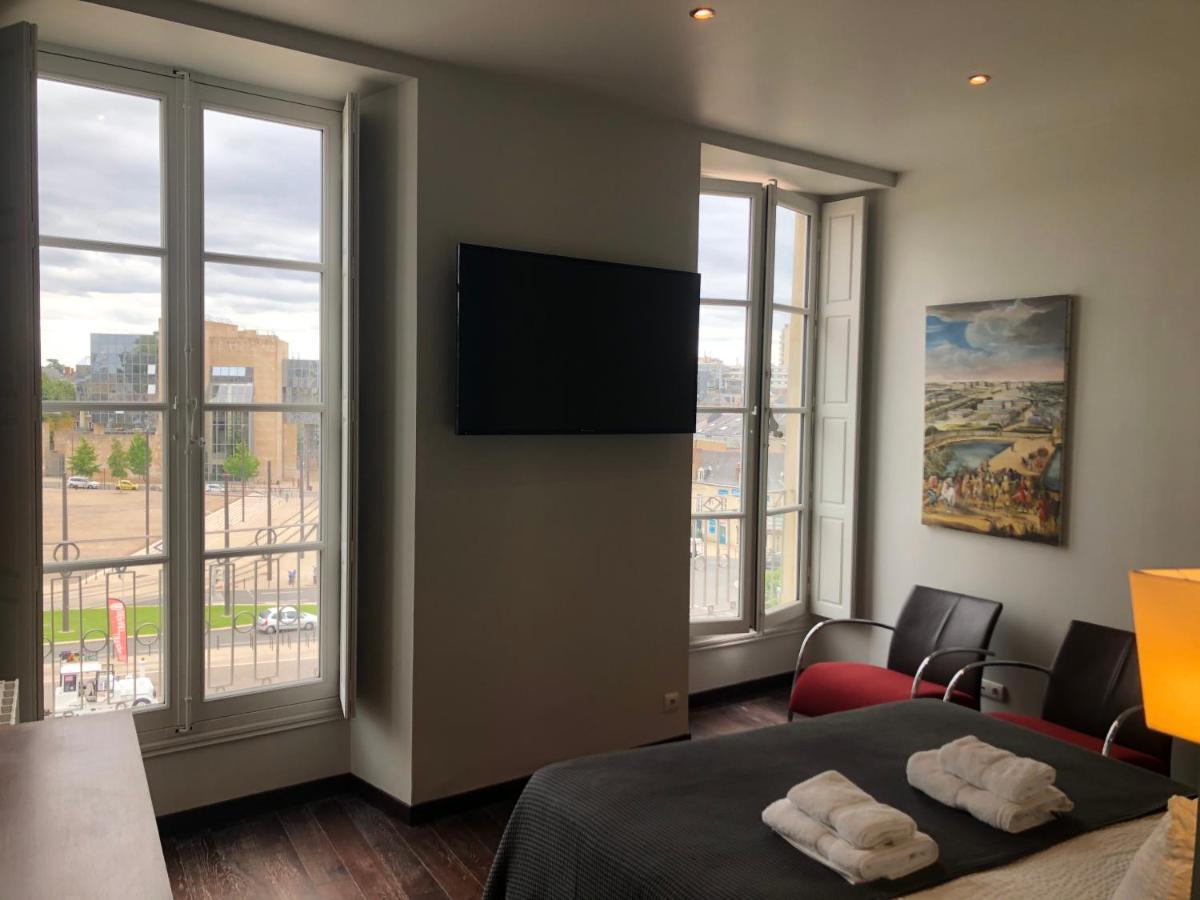 Le Doyenne - Entree Autonome - Hypercentre Bed & Breakfast Le Mans Exterior photo