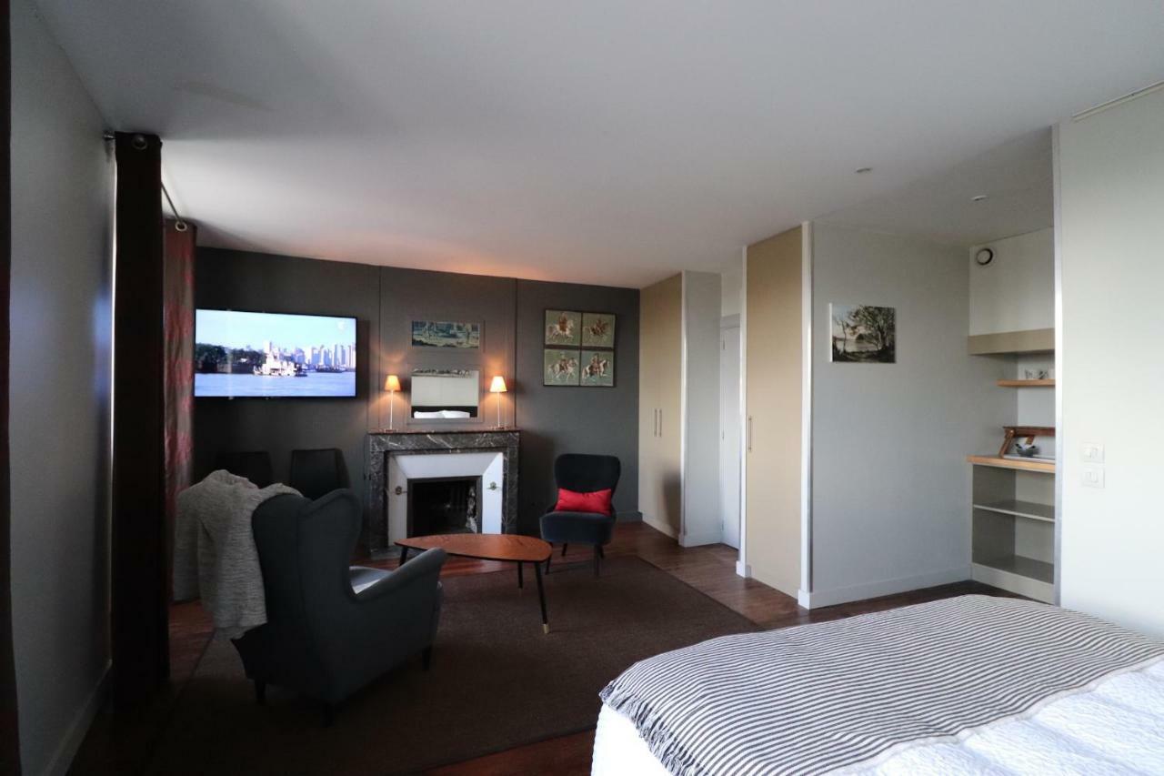Le Doyenne - Entree Autonome - Hypercentre Bed & Breakfast Le Mans Exterior photo