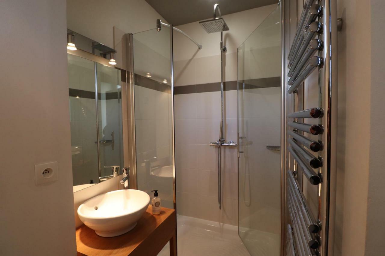 Le Doyenne - Entree Autonome - Hypercentre Bed & Breakfast Le Mans Exterior photo