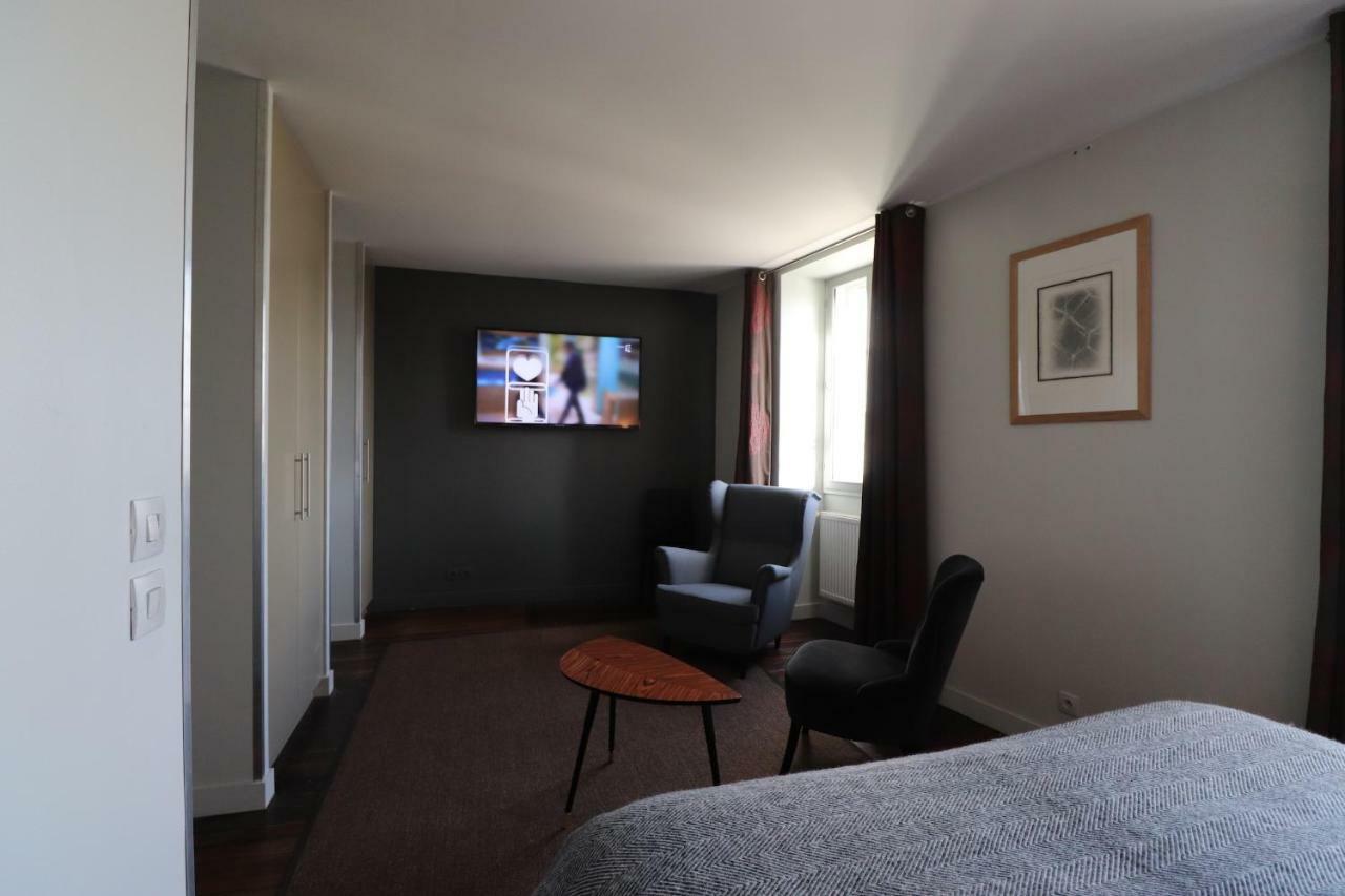 Le Doyenne - Entree Autonome - Hypercentre Bed & Breakfast Le Mans Exterior photo