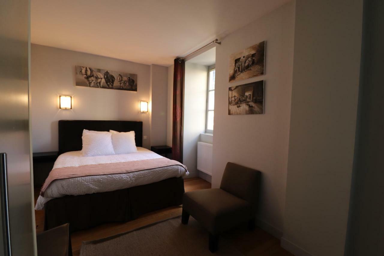 Le Doyenne - Entree Autonome - Hypercentre Bed & Breakfast Le Mans Exterior photo