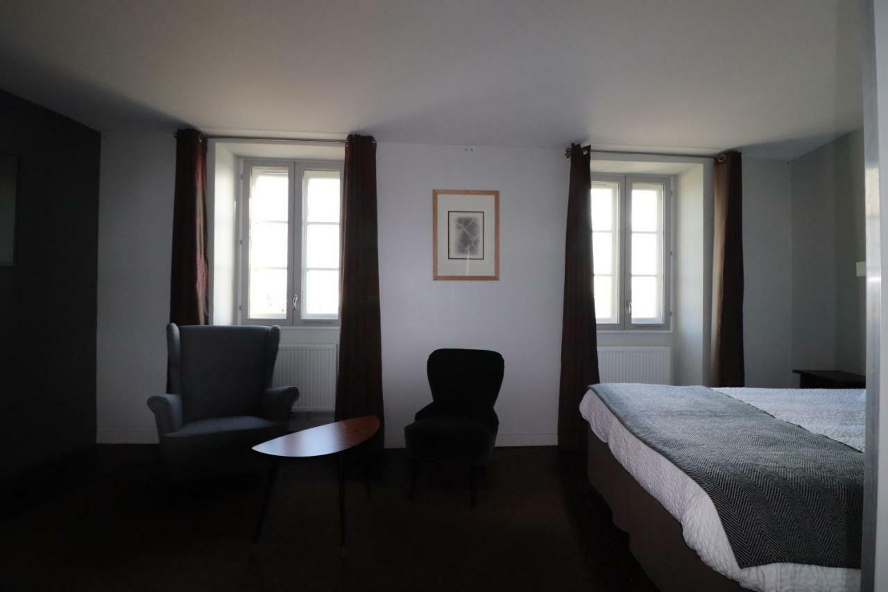 Le Doyenne - Entree Autonome - Hypercentre Bed & Breakfast Le Mans Exterior photo