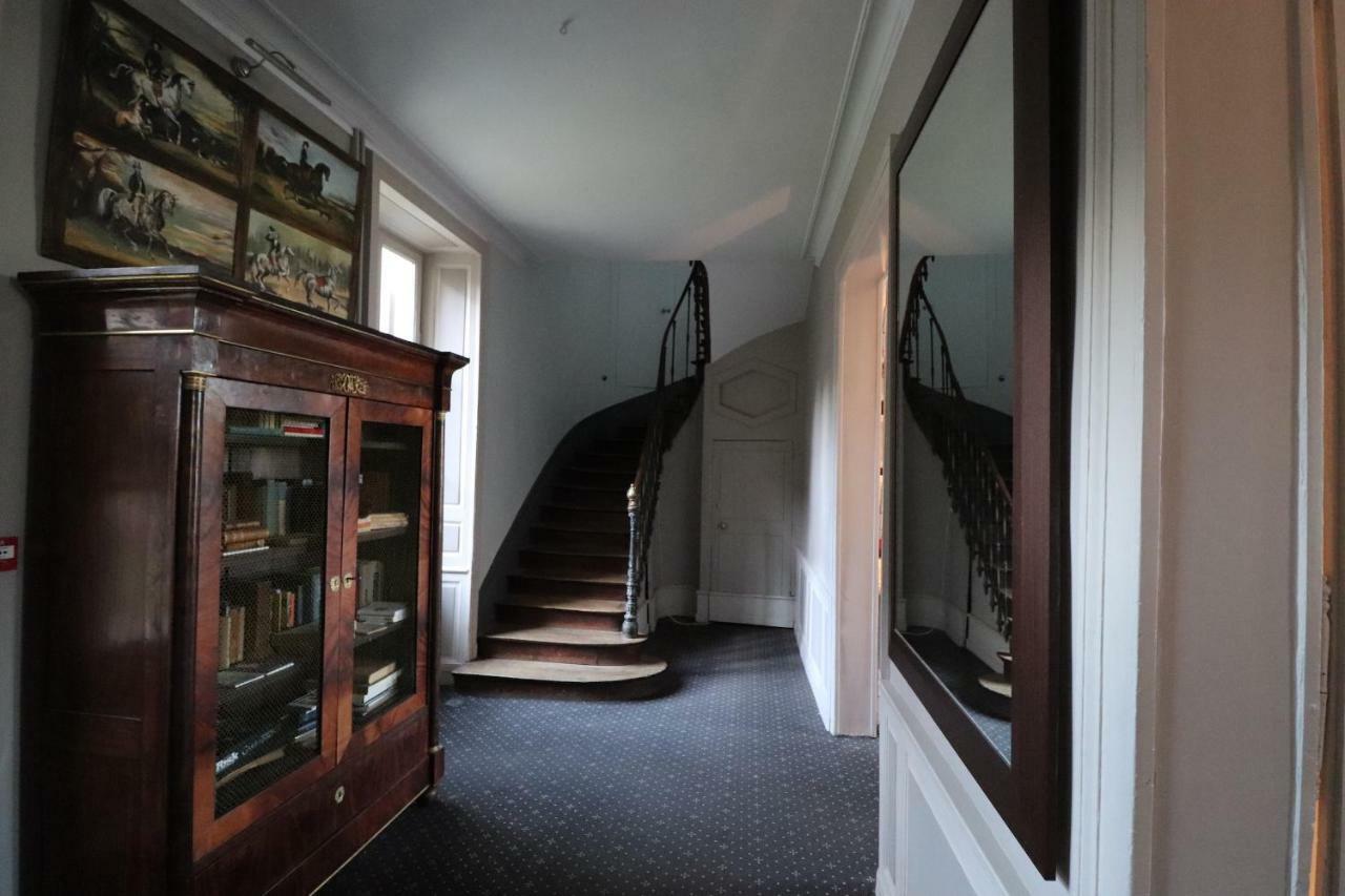 Le Doyenne - Entree Autonome - Hypercentre Bed & Breakfast Le Mans Exterior photo