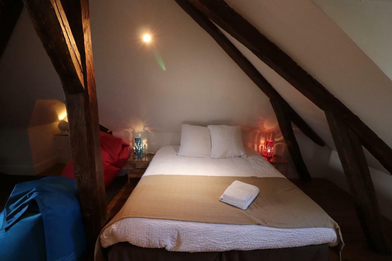 Le Doyenne - Entree Autonome - Hypercentre Bed & Breakfast Le Mans Exterior photo