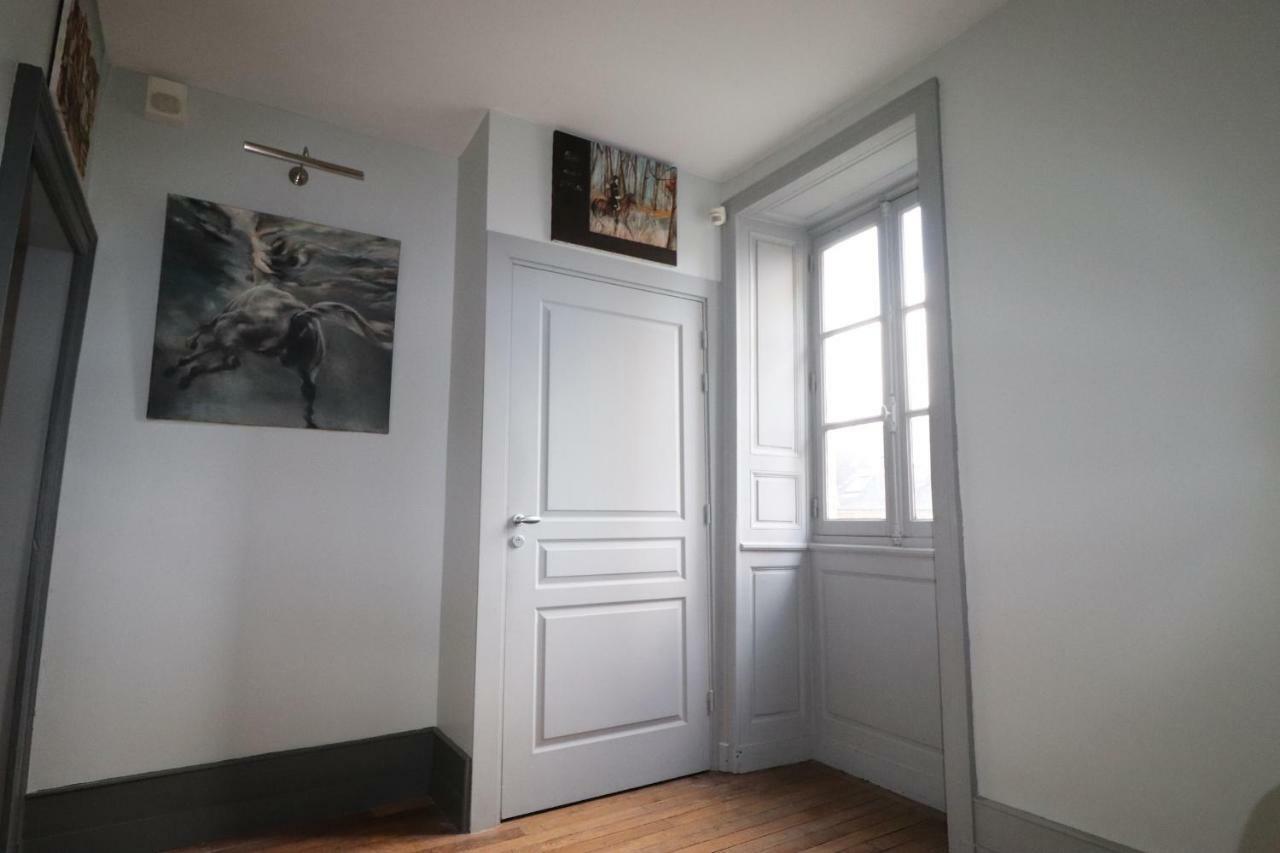 Le Doyenne - Entree Autonome - Hypercentre Bed & Breakfast Le Mans Exterior photo
