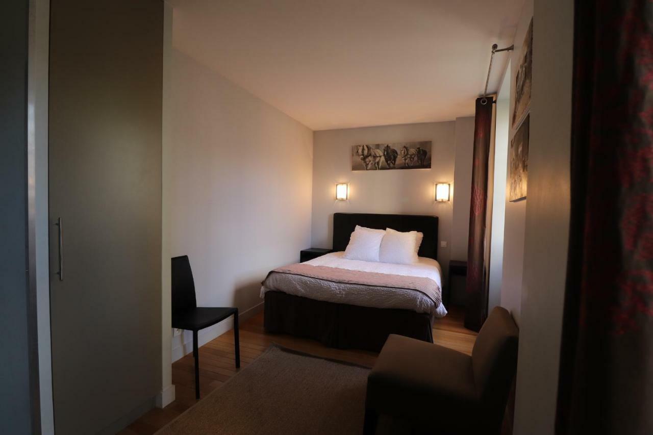 Le Doyenne - Entree Autonome - Hypercentre Bed & Breakfast Le Mans Exterior photo