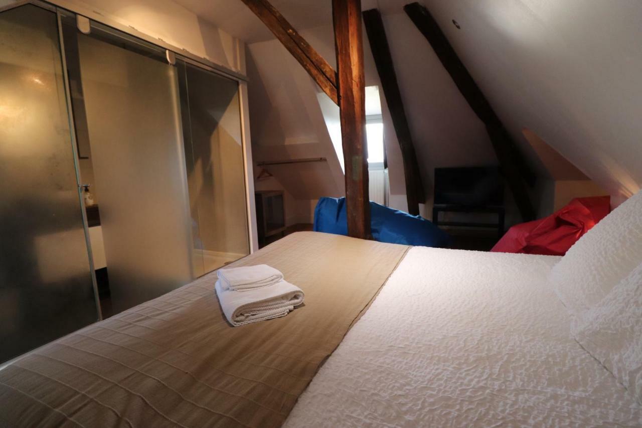 Le Doyenne - Entree Autonome - Hypercentre Bed & Breakfast Le Mans Exterior photo